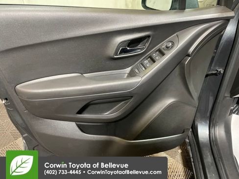 Used 2018 Chevrolet Trax LT w/ LT Convenience Package image 10
