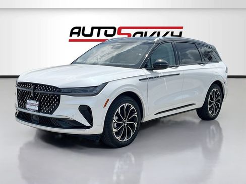 Used 2025 Lincoln Nautilus Reserve AWD/4WD image 3