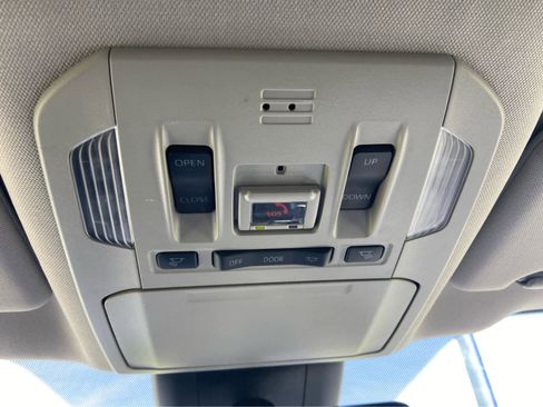 Used 2023 Toyota Highlander XLE FWD image 35