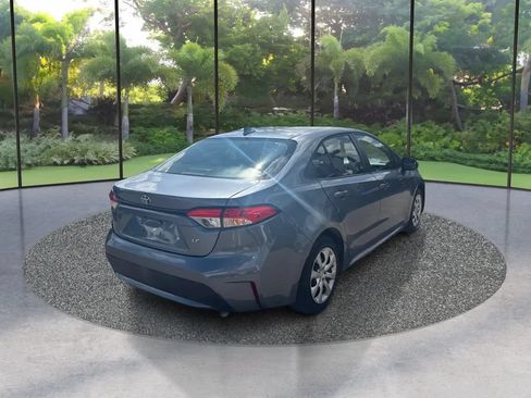 Used 2022 Toyota Corolla LE FWD image 5