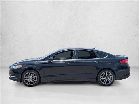 Used 2017 Ford Fusion SE w/ Equipment Group 201A FWD image 9