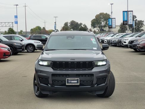 Used 2022 Jeep Grand Cherokee L Laredo image 2