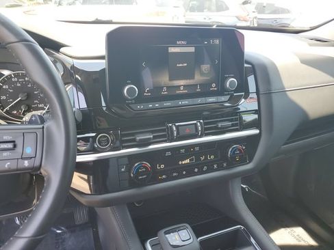 Used 2024 Nissan Pathfinder SV FWD image 23
