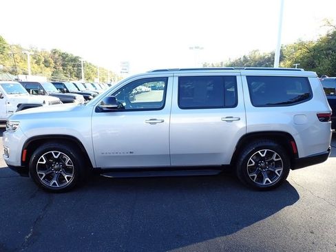 Used 2023 Jeep Wagoneer Series III w/ Preferred Equipment Group image 2