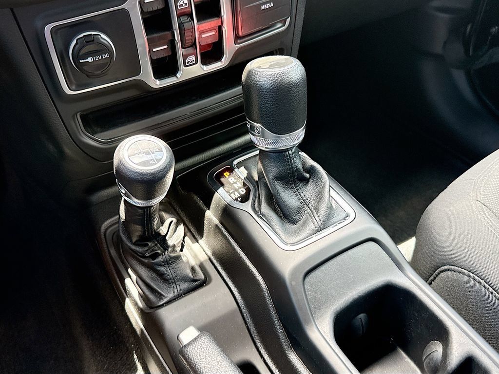 Certified 2023 Jeep Wrangler Unlimited AWD/4WD image 18