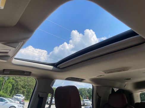 Used 2018 Cadillac Escalade Luxury RWD image 21
