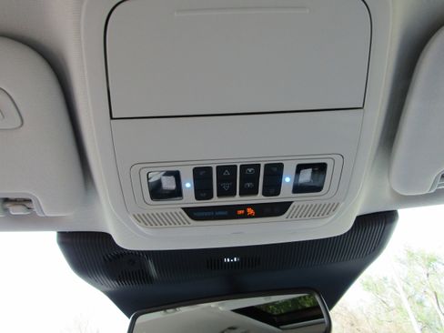 Used 2025 Ford Explorer Platinum w/ Ultimate Package image 29