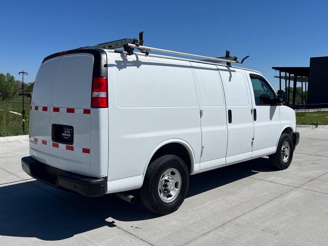Used 2021 Chevrolet Express 2500 RWD image 8