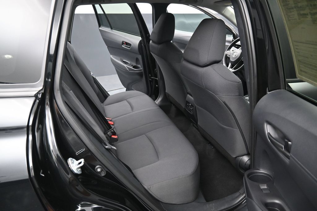 Used 2025 Toyota Corolla Cross LE FWD image 29