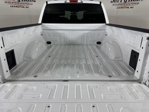 Used 2025 Ford F150 Lariat w/ FX4 Off-Road Package image 32