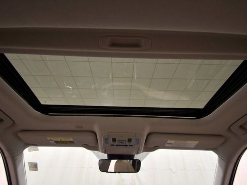 Used 2020 Toyota Highlander XLE image 16