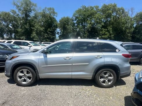 Used 2017 Toyota Highlander Limited w/ Protection Package #3 AWD/4WD image 2