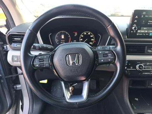 Used 2024 Honda Pilot Touring image 11