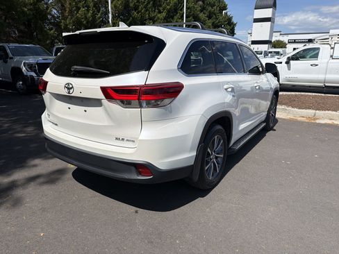 Used 2018 Toyota Highlander XLE image 10