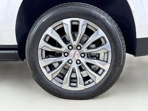 Used 2024 GMC Yukon XL Denali image 34