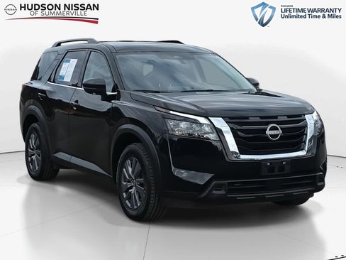 Used 2024 Nissan Pathfinder SV image 1