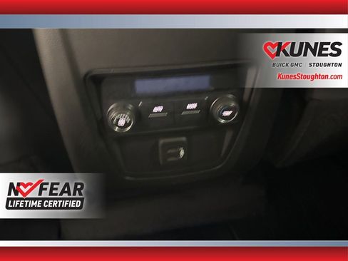 Used 2024 Buick Enclave Essence image 38