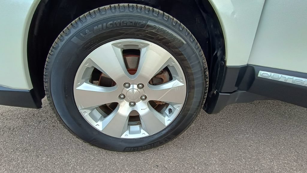 Used 2011 Subaru Outback 3.6R Limited w/ PWR Moonroof Pkg AWD/4WD image 29