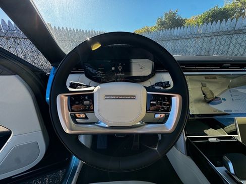 New 2025 Land Rover Range Rover SE image 11