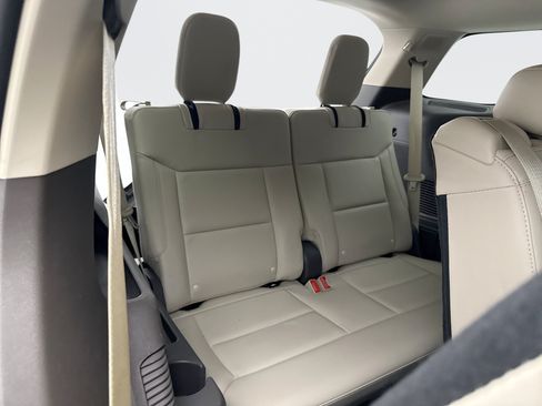 Used 2020 Ford Explorer Platinum w/ Premium Technology Package AWD/4WD image 19