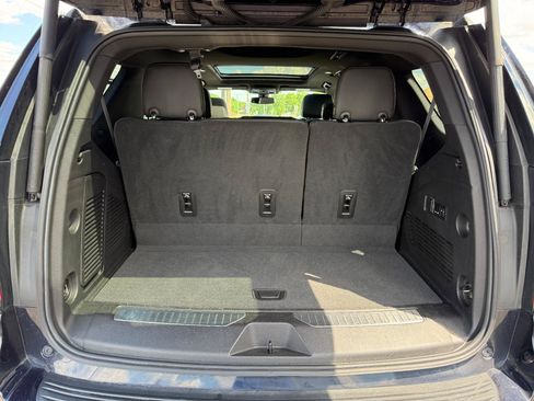 Certified 2022 Chevrolet Tahoe Z71 w/ Luxury Package AWD/4WD image 16