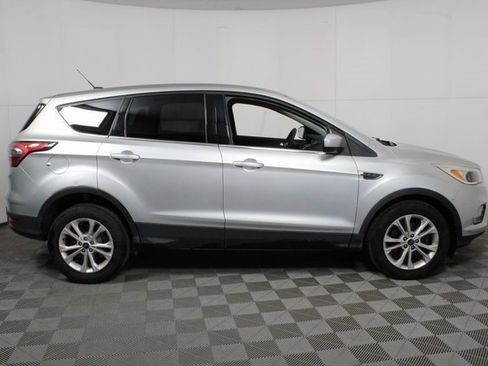 Used 2017 Ford Escape SE image 6