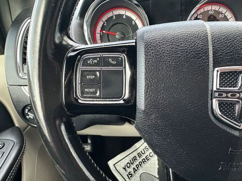 Certified 2019 Dodge Grand Caravan SXT FWD image 3