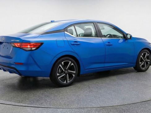 Used 2025 Nissan Sentra SV image 9