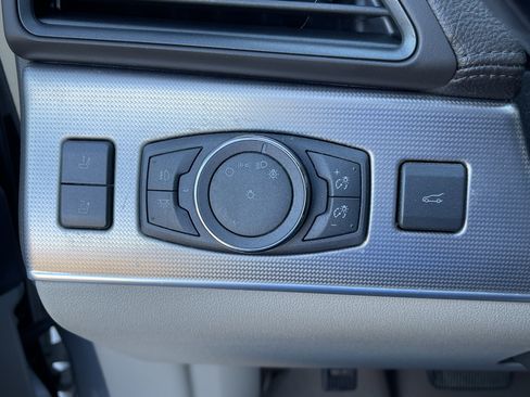 Used 2015 Lincoln MKX AWD w/ Equipment Group 102A image 19