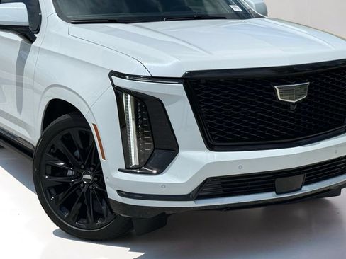 New 2026 Cadillac Escalade ESV Platinum Sport w/ LPO, ONYX Package AWD/4WD image 6