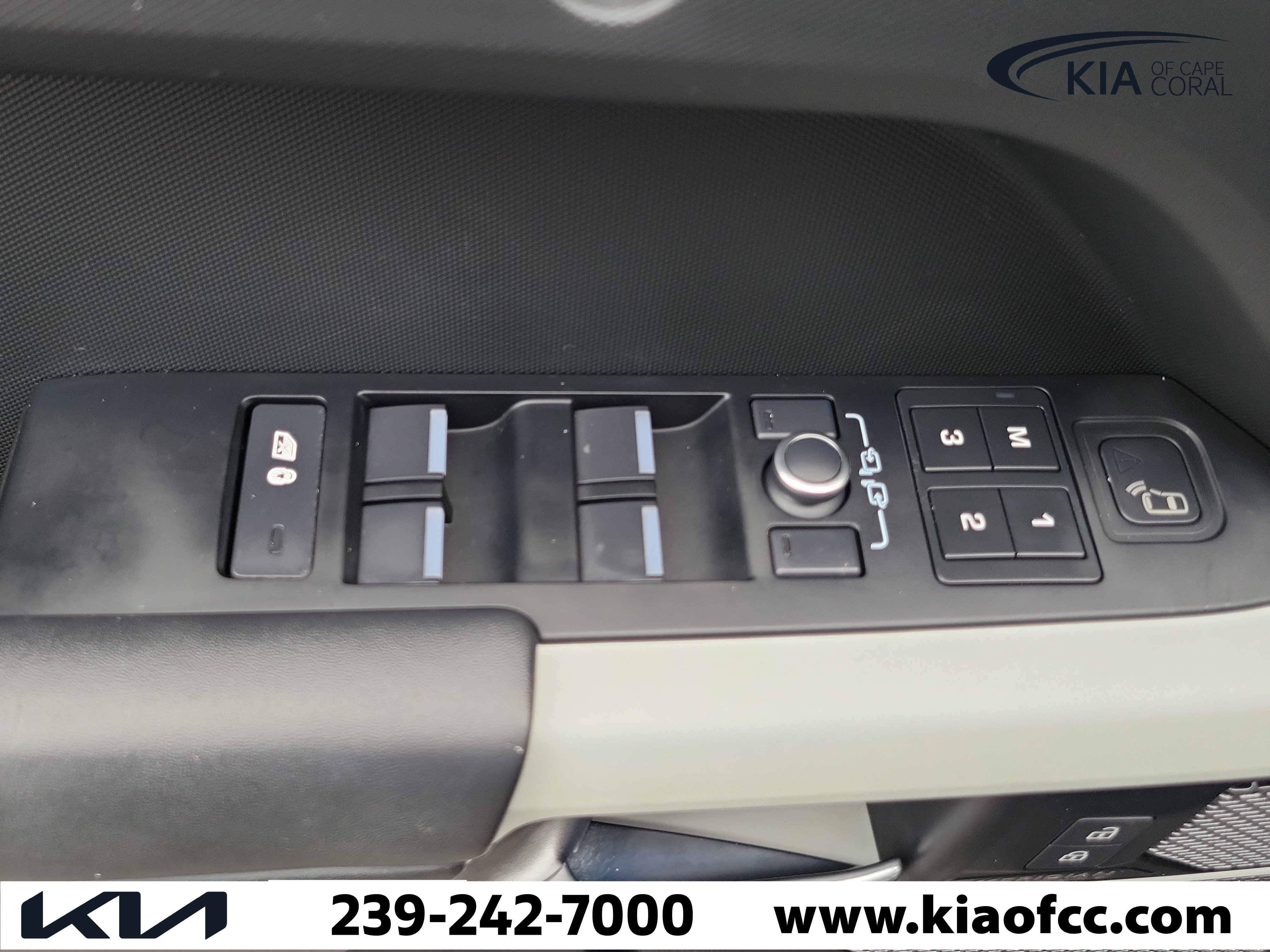 Used 2022 Land Rover Defender 110 X-Dynamic HSE AWD/4WD image 24