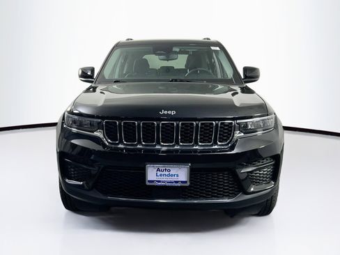 Used 2023 Jeep Grand Cherokee Laredo AWD/4WD image 2