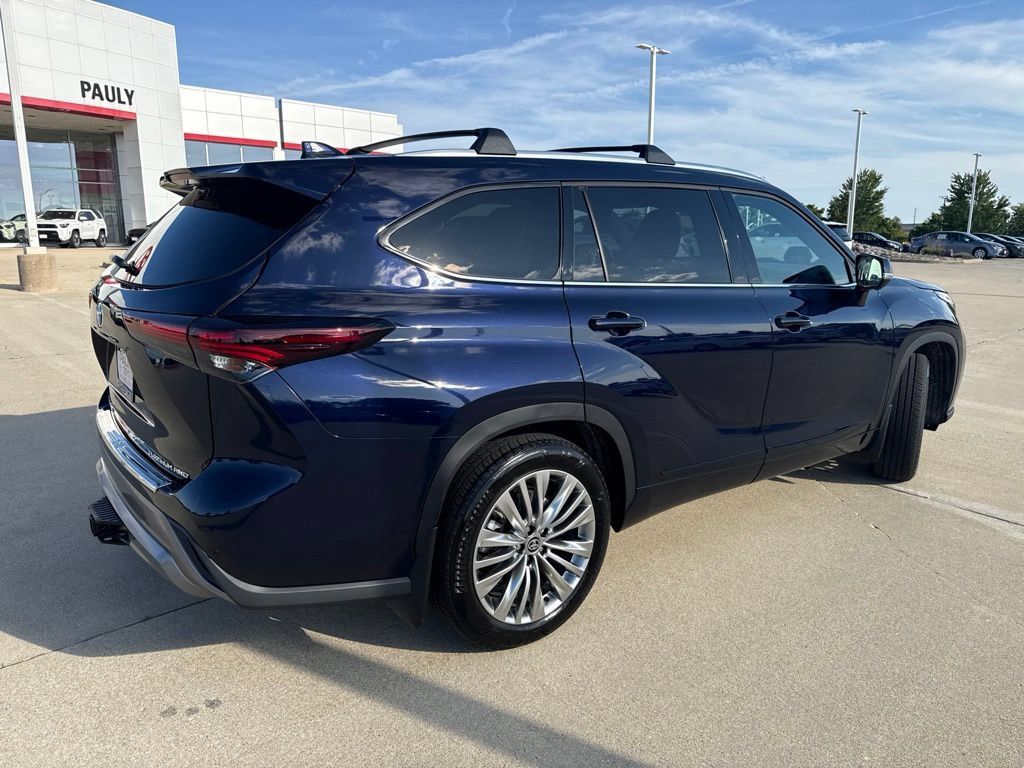 Certified 2026 Toyota Highlander Platinum AWD/4WD image 3