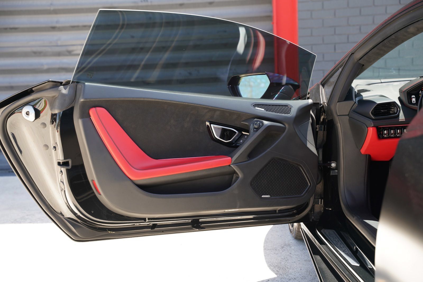 Used 2021 Lamborghini Huracan EVO RWD image 23