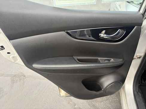 Used 2017 Nissan Rogue Sport SV FWD image 22