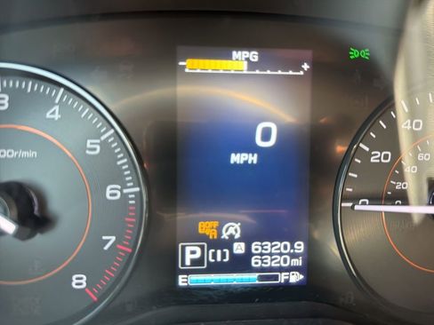 Used 2023 Subaru Crosstrek 2.0i Premium image 3