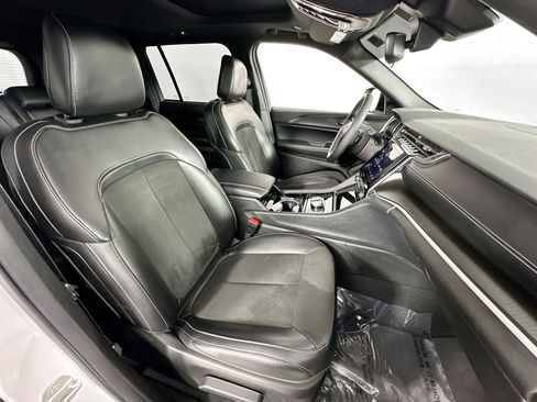 Used 2023 Jeep Grand Cherokee Altitude image 27