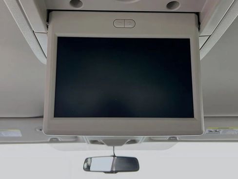 Used 2014 Chrysler Town & Country Touring w/ Driver Convenience Group image 25