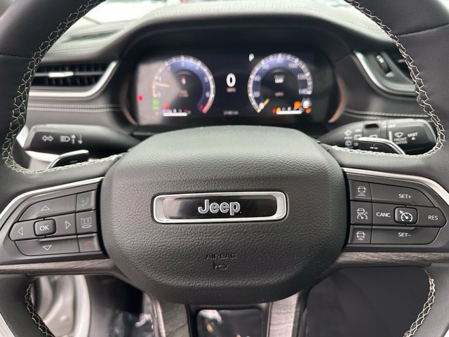 Used 2023 Jeep Grand Cherokee Limited w/ Luxury Tech Group II AWD/4WD image 35