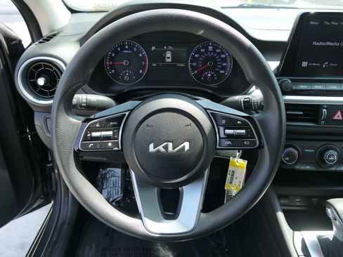 Used 2024 Kia Forte LXS w/ LXS Technology Package FWD image 17