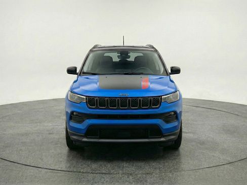 Used 2025 Jeep Compass Trailhawk AWD/4WD image 2