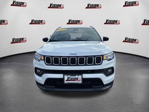 Used 2023 Jeep Compass Latitude image 2