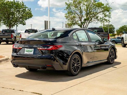 New 2026 Toyota Camry SE FWD image 3