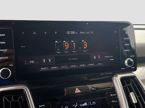 Used 2022 Kia Sorento SX w/ Panoramic Sunroof Package AWD/4WD image 16