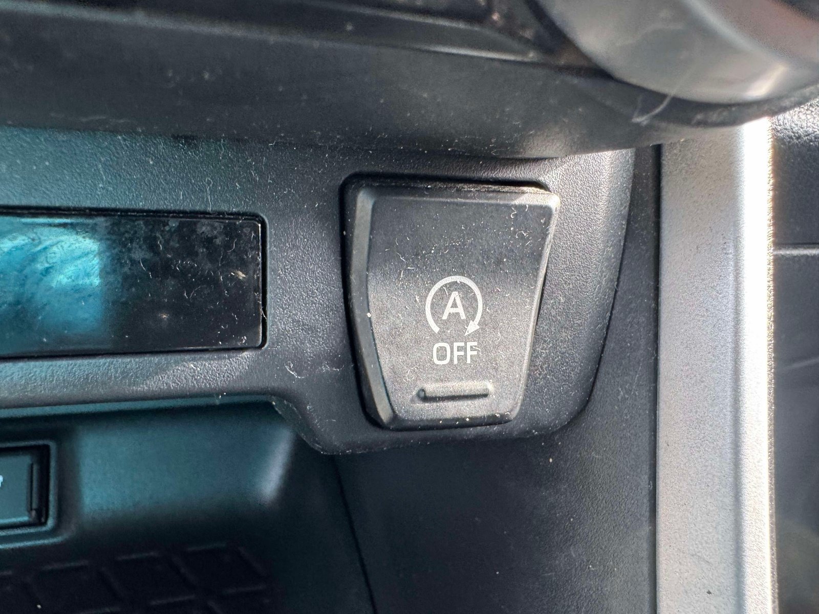 Used 2020 Toyota RAV4 LE w/ All Weather Liner Package AWD/4WD image 33