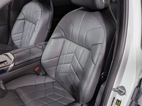 Certified 2024 BMW 760i xDrive AWD/4WD image 23