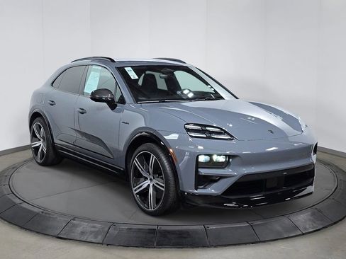 Used 2025 Porsche Macan Turbo Electric AWD/4WD image 9