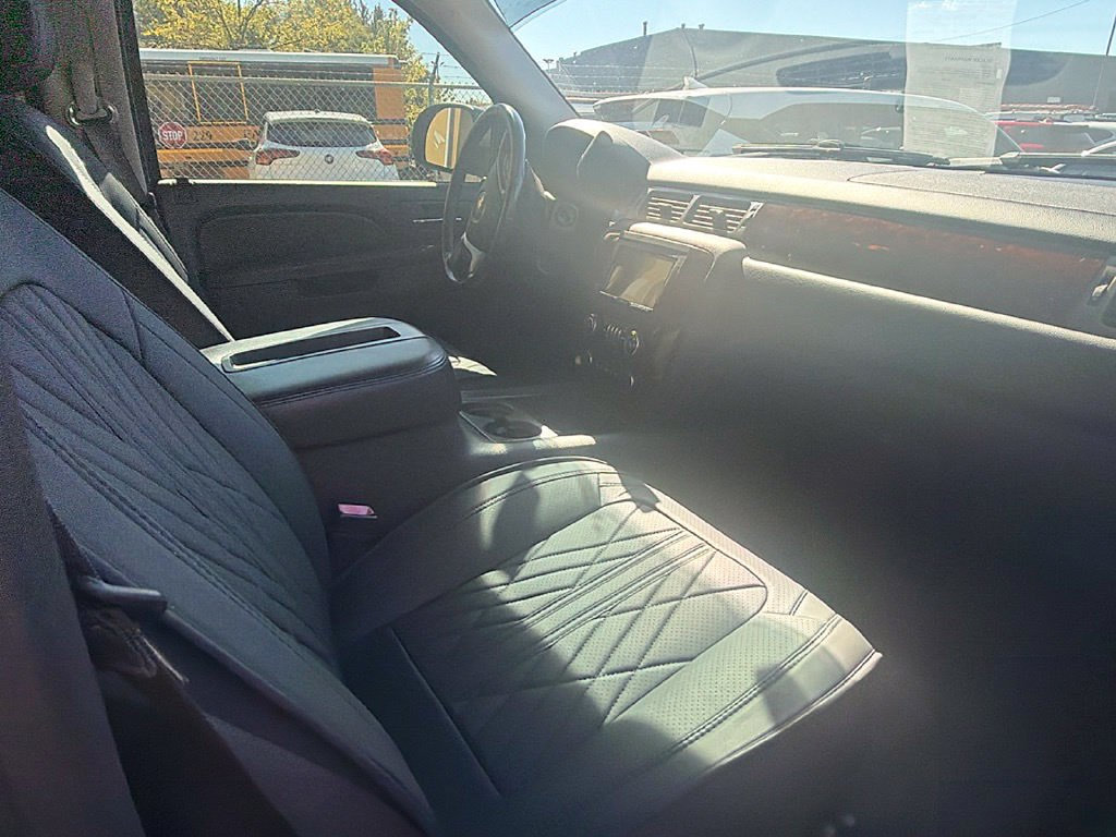 Used 2013 Chevrolet Avalanche LS AWD/4WD image 4