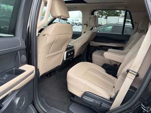Used 2024 Ford Expedition Limited image 9