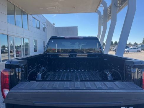 Used 2024 GMC Sierra 1500 SLE image 26